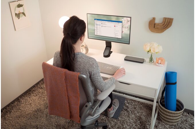 Kensington - Desk/Table Arm SmartFit Space-Saving Single Monitor Arm Holds 1 x Monitor up to 27" and up to 8kg (Clamped) - Black (085896555124)